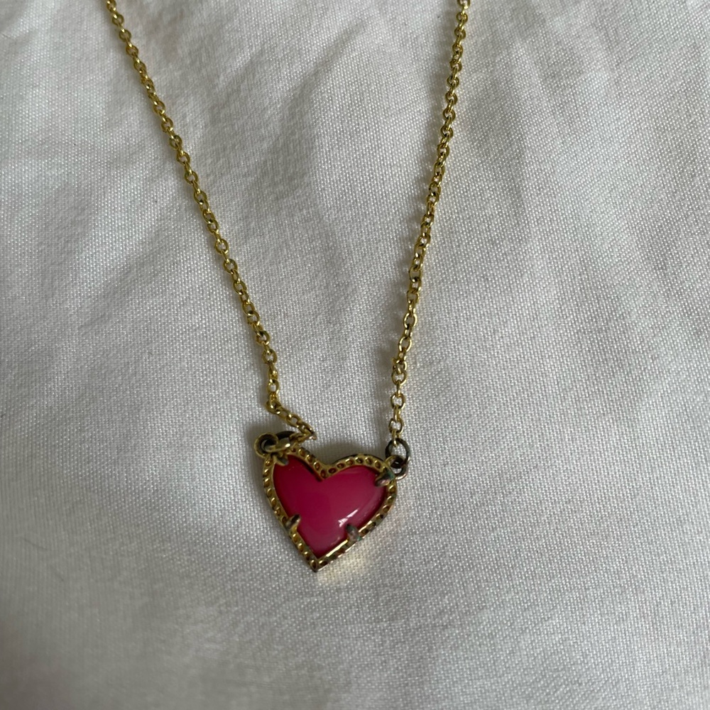 Kendra Scott Pink Heart Necklace🪩